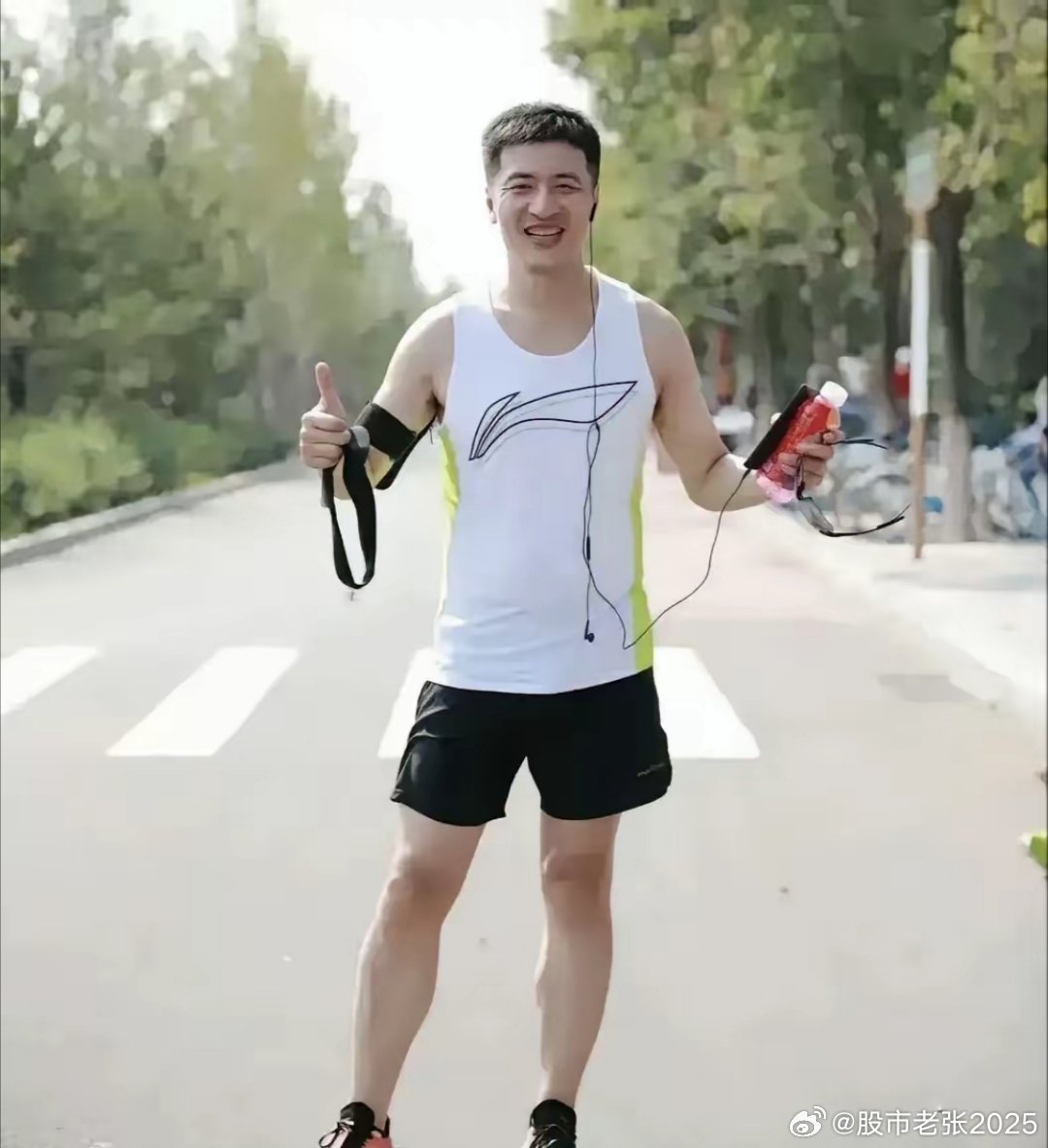 张雪峰突发心源性猝死抢救无效去世，心源性猝死与跑步的关系引发关注。3月25日，极