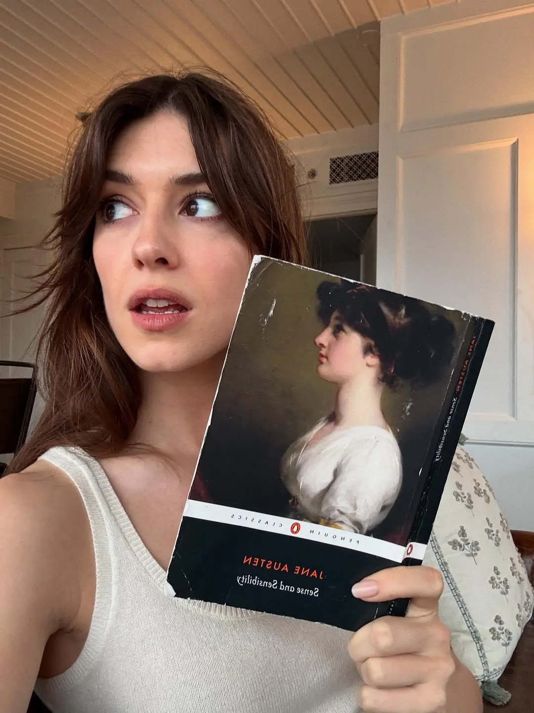 新版《理智与情感》电影定档，影片改编自简·奥斯汀经典名著，讲述了性格迥异的两姐妹