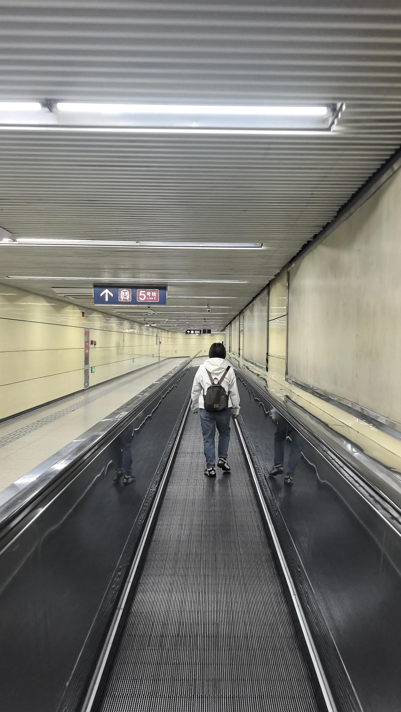 盘点亚洲地铁站最多的10座城市，中国多座城市上榜：
上海（中国）：约 431座地