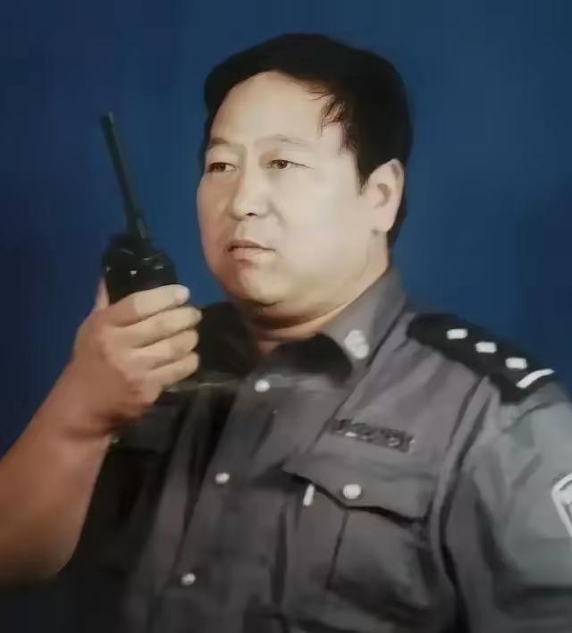郑成月，原广平县公安局副局长。2022年他去世那年，全身浮肿，干不了活，挣不了钱