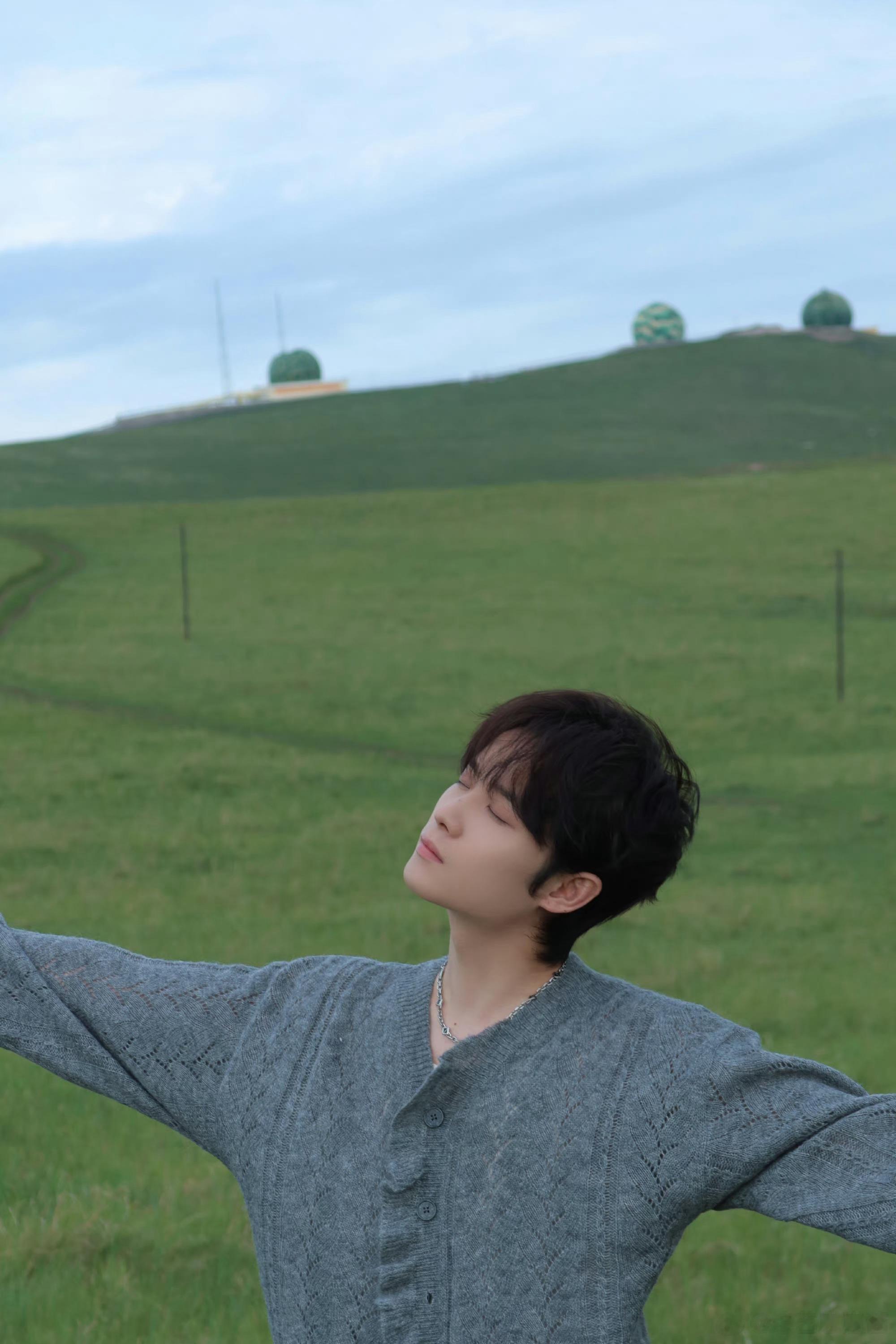 #井胧转呼啦圈演我#对于井胧来说，一边转呼啦圈一边走路确实是很难了呀，想必你们看