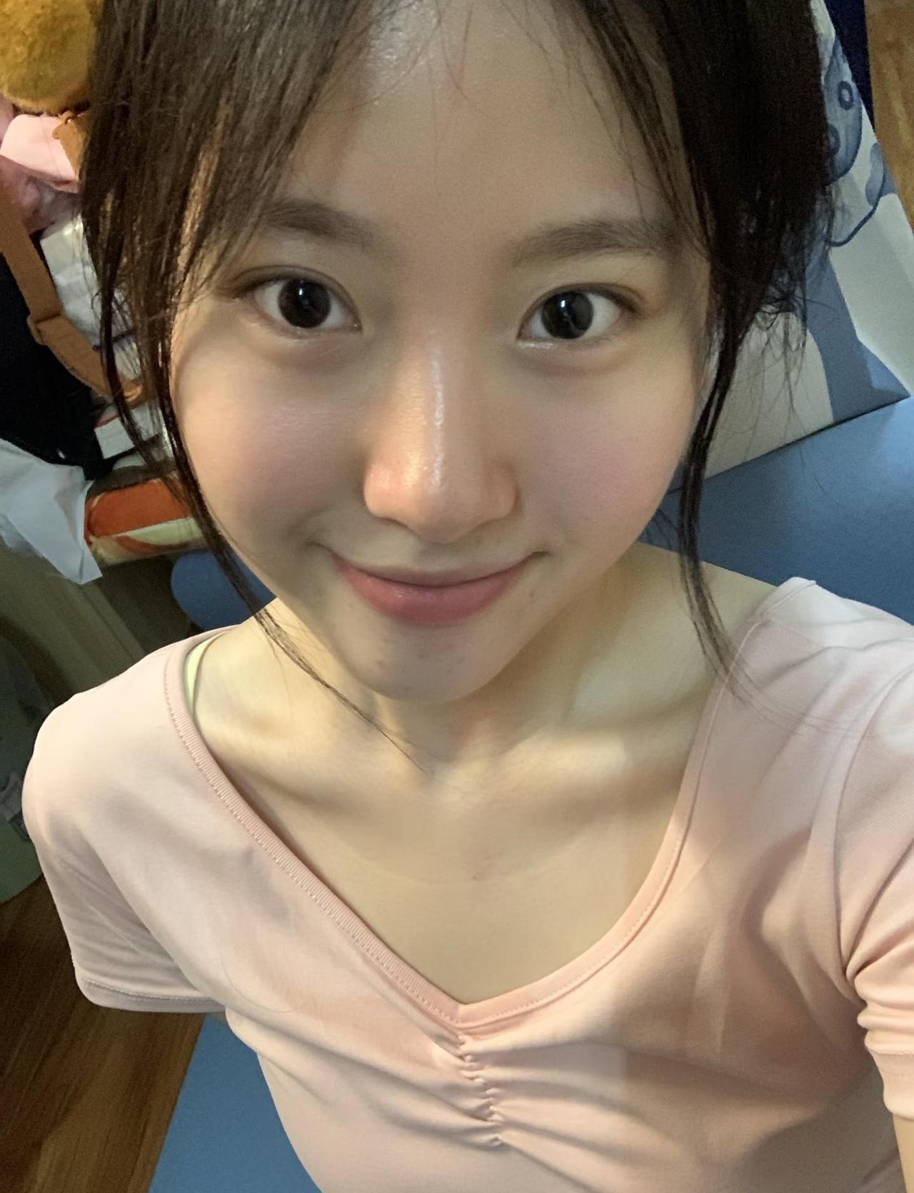 今天也是温柔的一天，保持好心情，认真对待生活里的小事。温柔日常 女生自拍 治愈笑