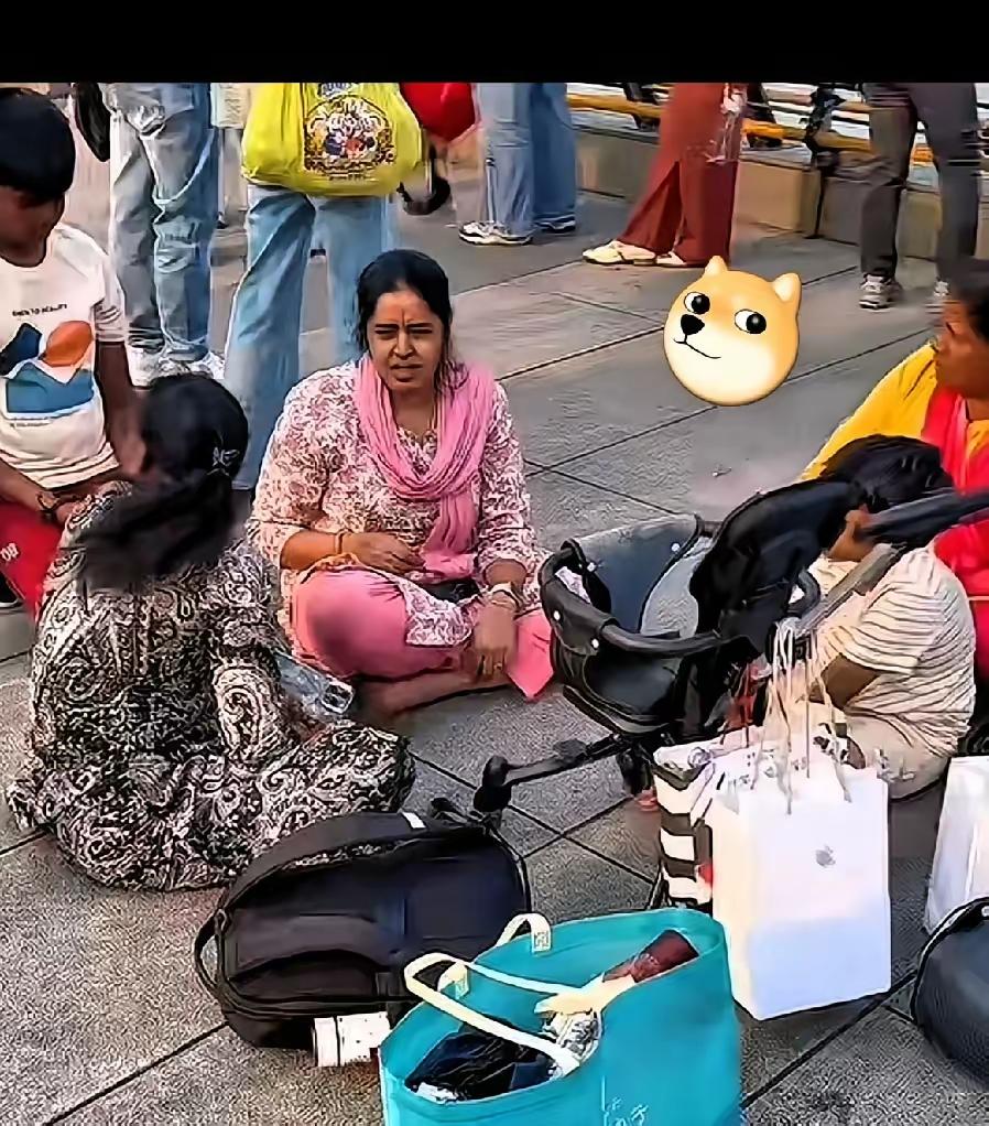 关于中国驻印大使馆“签证外包”，这件事很多人没搞明白，只是以讹传讹。

所谓中国