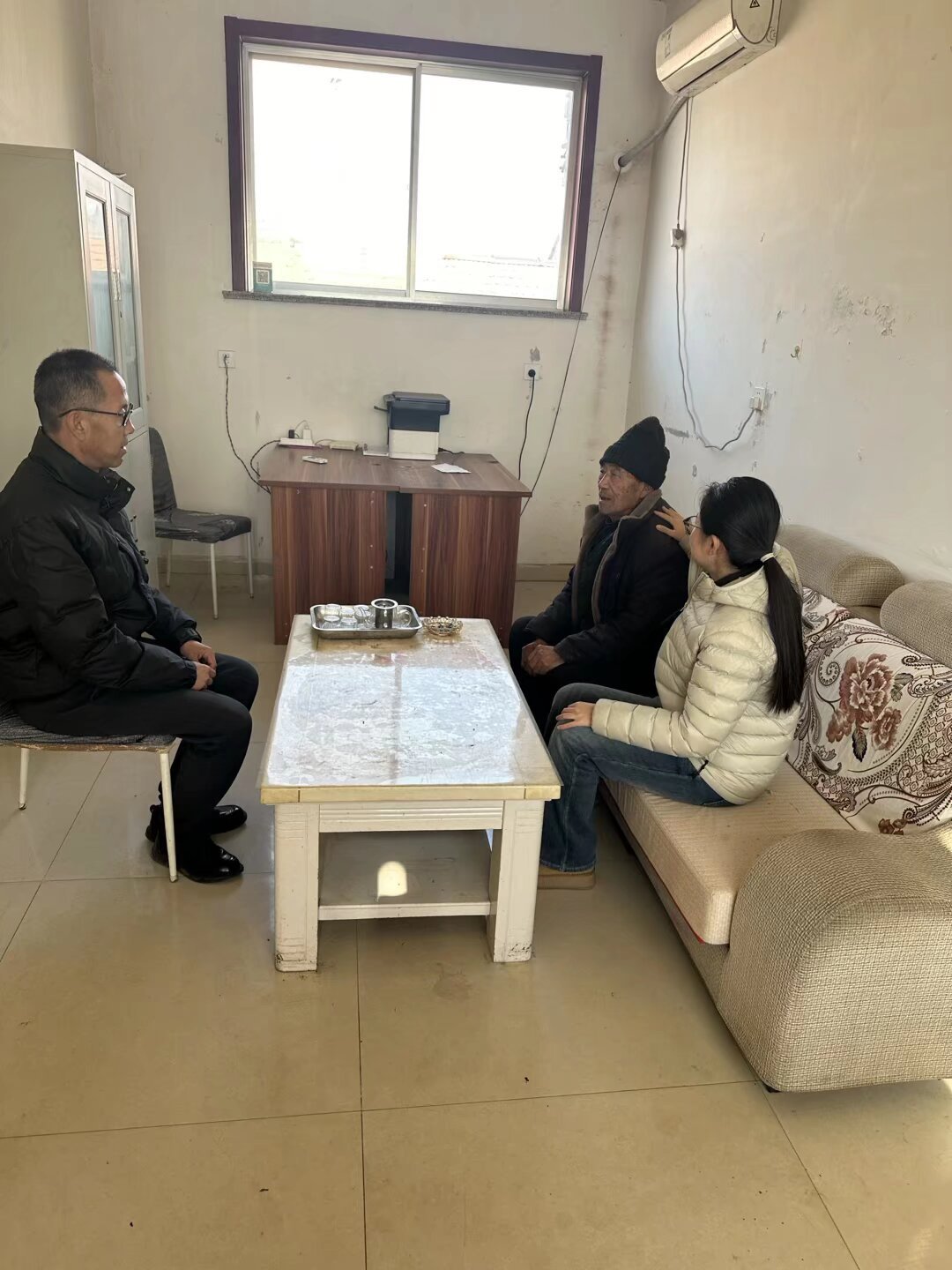 秦岭笑谈 【青春伴夕阳，心暖护安康】为深入学习贯彻党的二十大精神，引导青年学生在