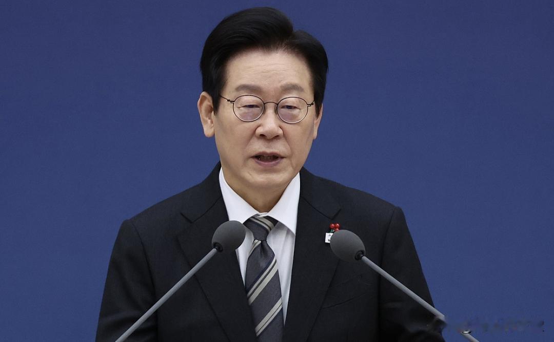 李在明：定性“社会惨案”

青瓦台总统府魔咒对文在寅没用，文在寅能打破这个魔咒自