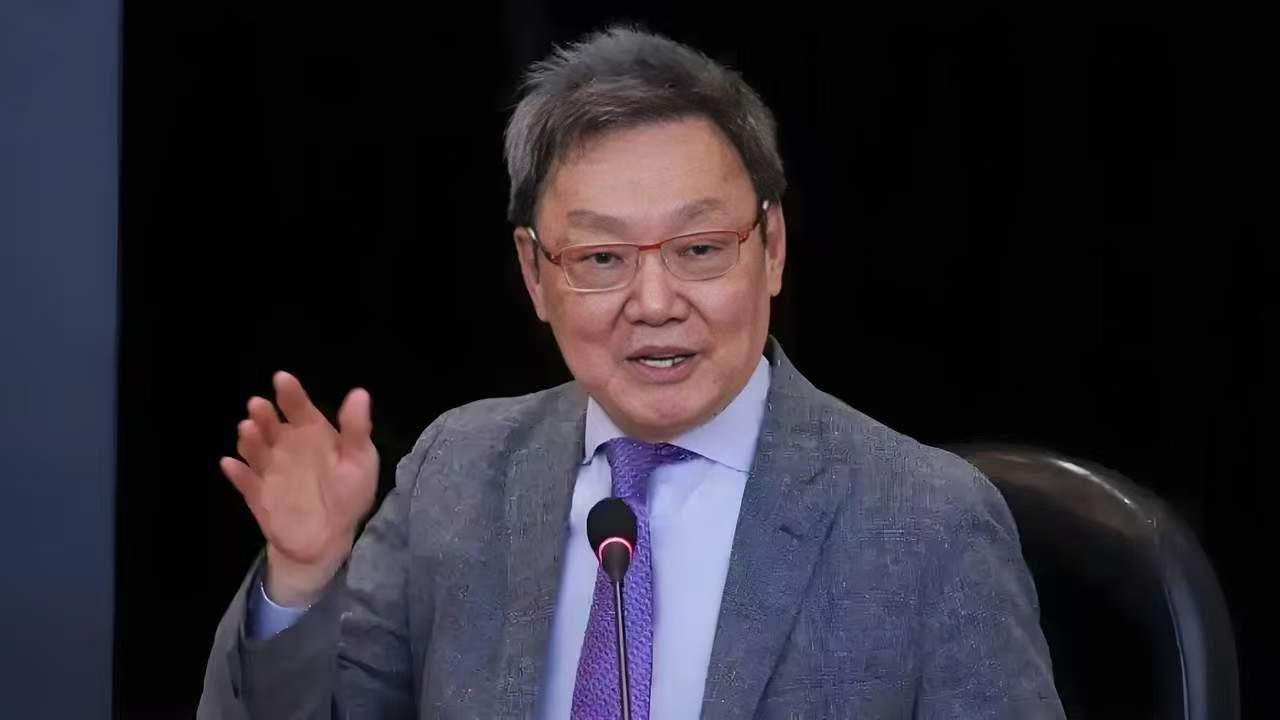 台湾论坛基金会董事长苏起表示，台湾谁当家已经不重要了！
 
之所以这位基金会董事