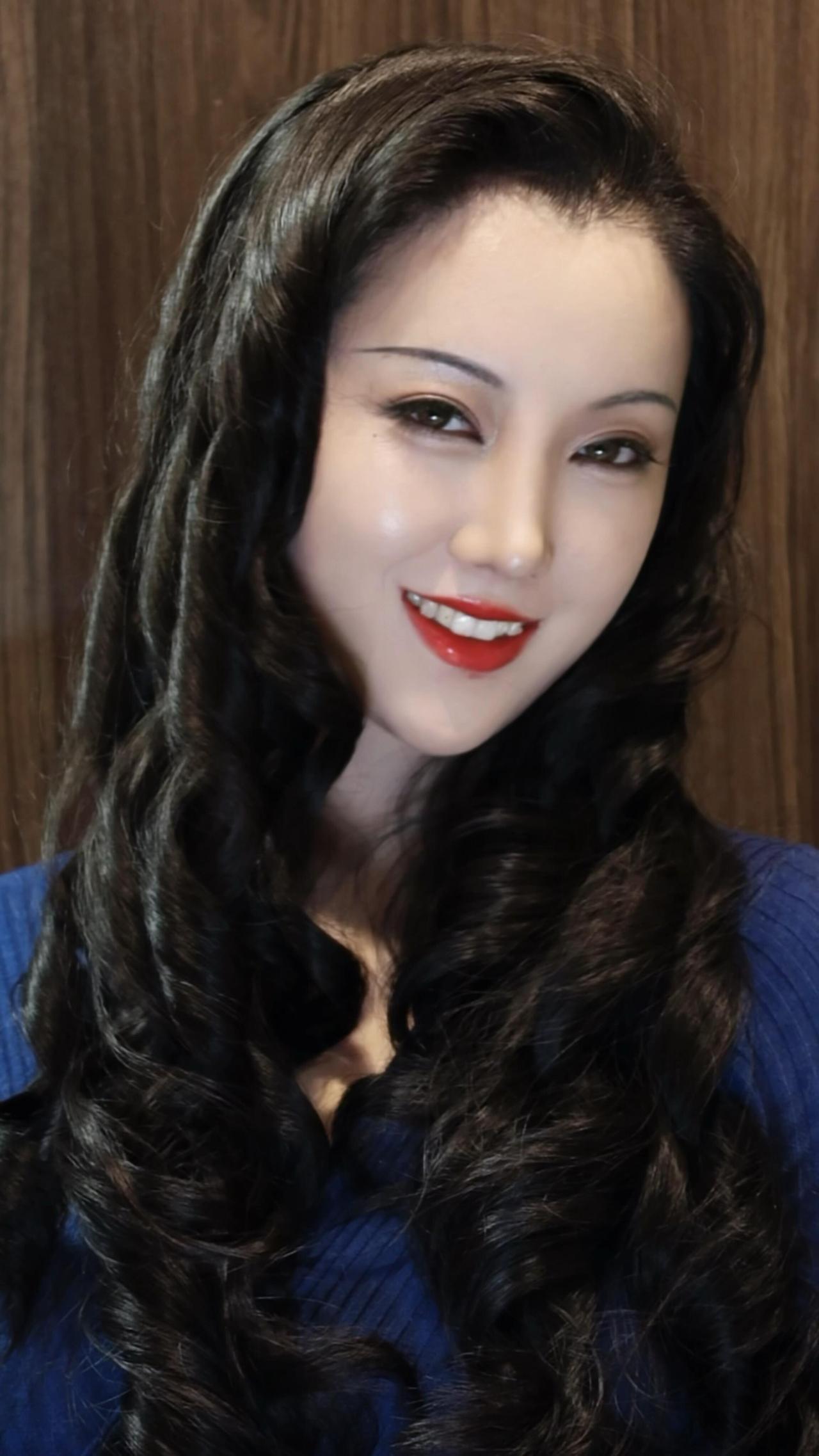 我宣布卷头卷一半的时候最好看

想知道为什么没人用这种发型出门啊，我好喜欢啊
	