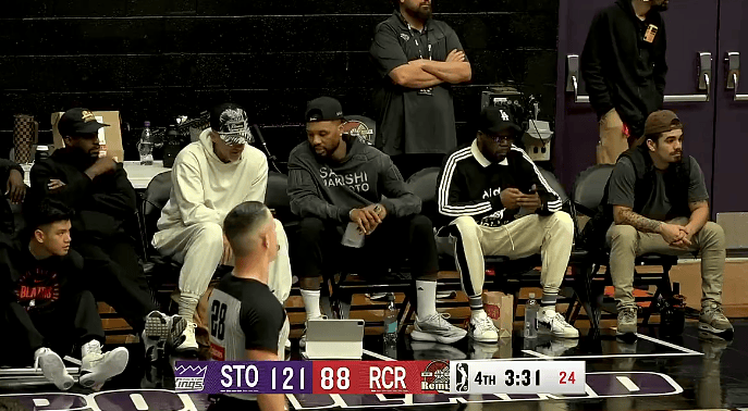 利拉德现场观战G联赛，杨瀚森目前10中5拿到14分6篮板1助攻