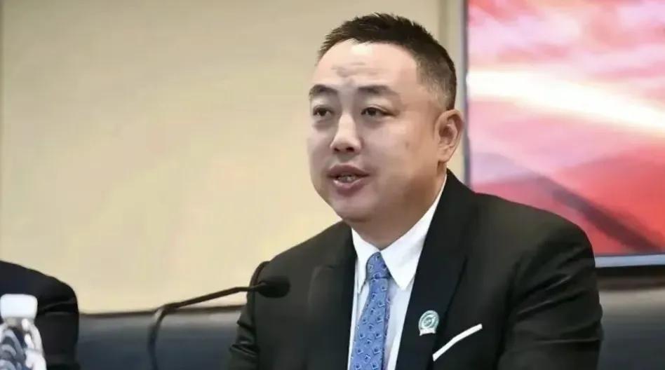 如果真要中国人担任国际奥委会主席，我只佩服三个候选人:

1、刘国梁

2、姚明