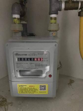 "离大谱了！" 辽宁鞍山，男子帮岳母家处理燃气表的以旧换新时，意外发现岳母家近 
