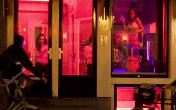 荷兰那个地方，全世界都知道它开放，性交易合法、大麻合法、同性婚姻合法，好像什么都