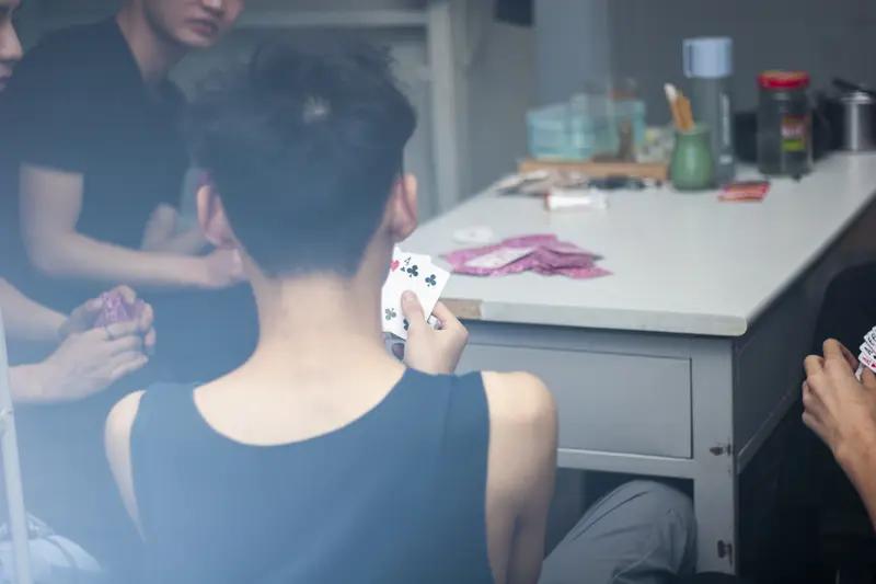 选妻五不找准则
 
择偶谨记“选妻五不找”：一不找抽烟酗酒、沉迷打牌者，恶习耗财