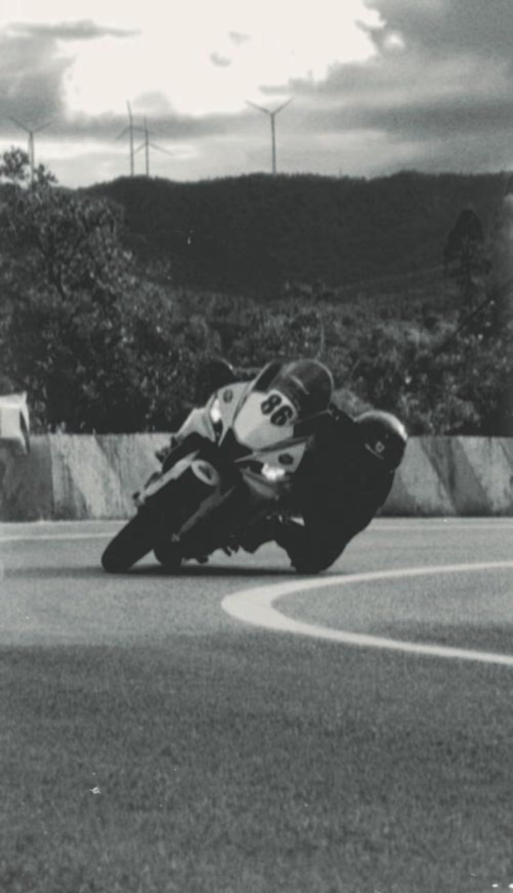 若再清扰小镇 我便重塑86金身🎖八个字文明骑行请勿炸街 （深）