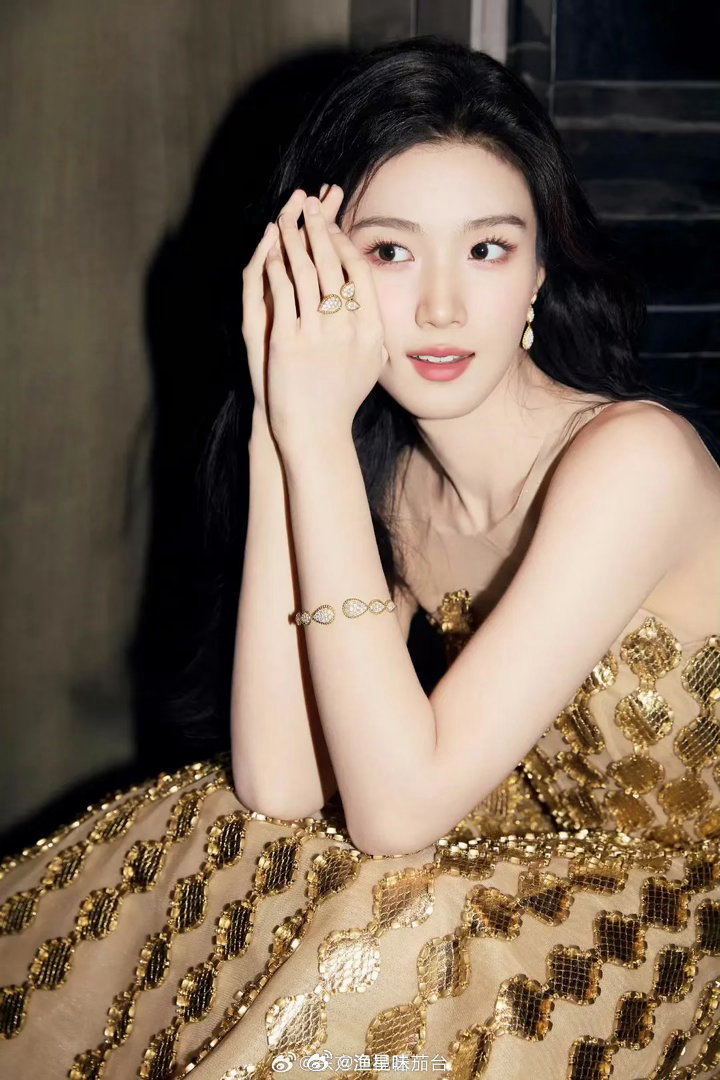 真诚发问 鲈怎么火起来的我看db很多人讨论她 感觉流量很好的样子 我印象中还停在