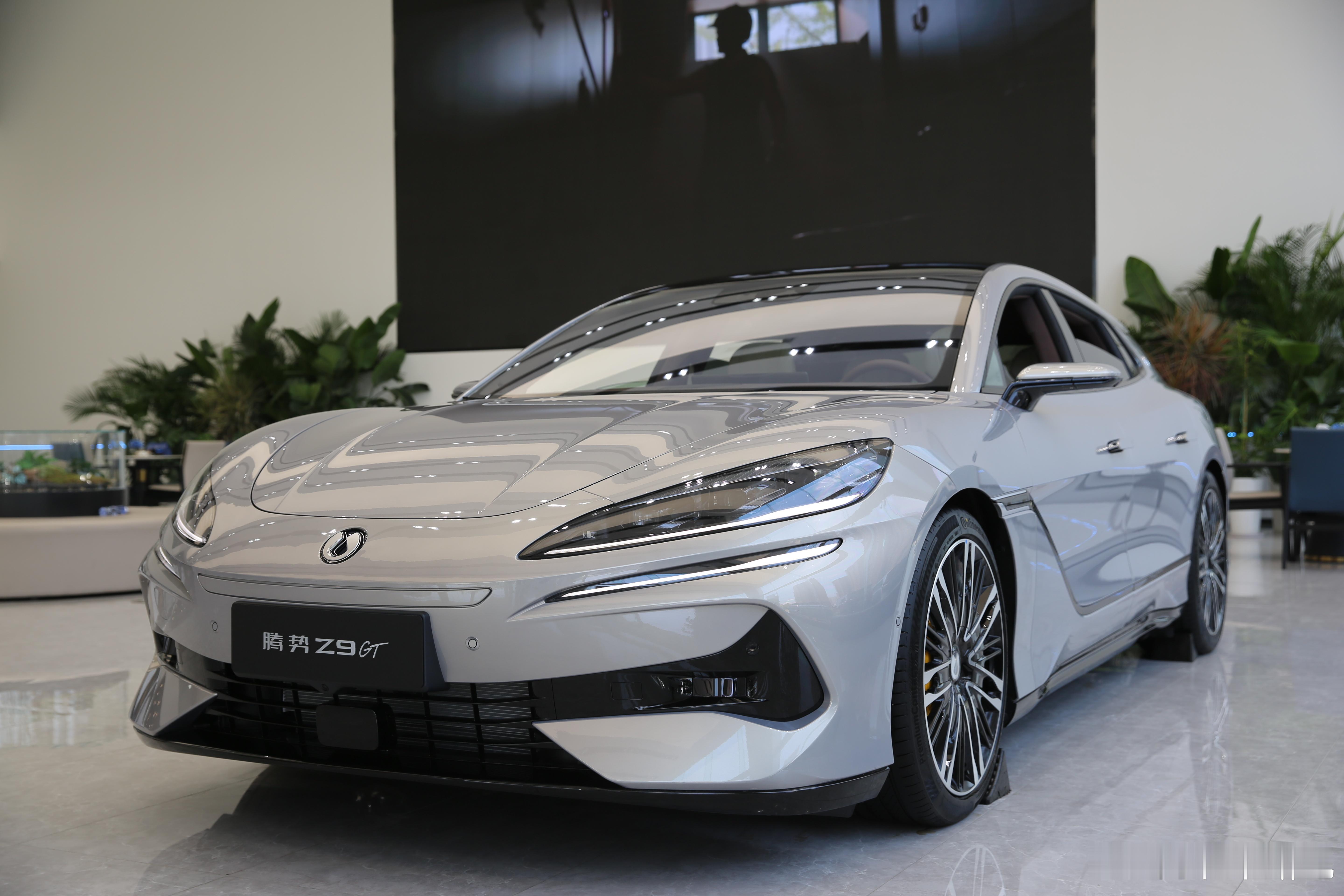 很多朋友发私信想进腾势Z9gt群，我先建一个讨论群，20号开启预定后再弄车主群~