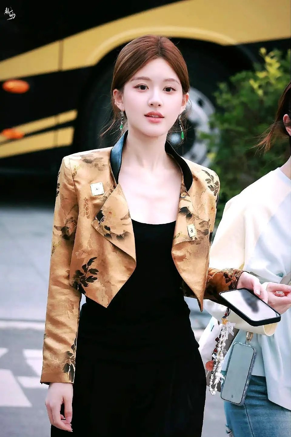 赵露思这套还是很有气质的 ​​​