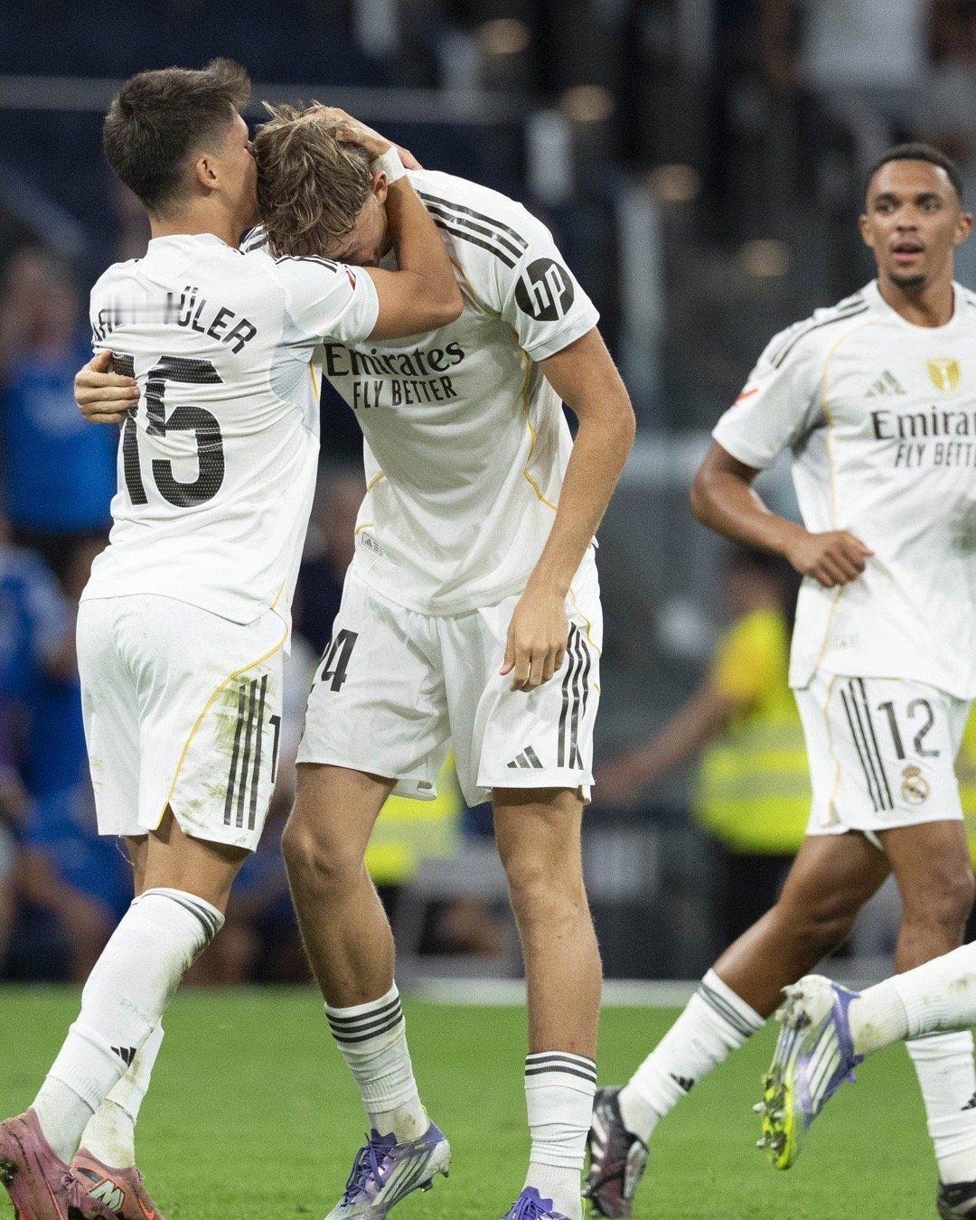 小朋友就是喜欢和小朋友玩halamadrid ​​​