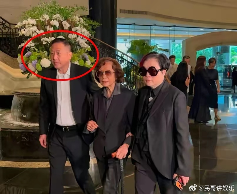 施南生追悼会上，最让我意想不到的人出现了。不是前夫徐克，也不是闺蜜林青霞，而是张