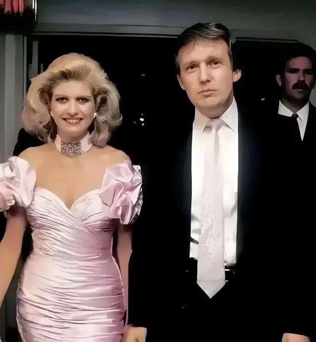 1976 年，纽约华尔道夫酒店的餐厅里，金发女人正用流利的法语谈判。对面的唐纳德