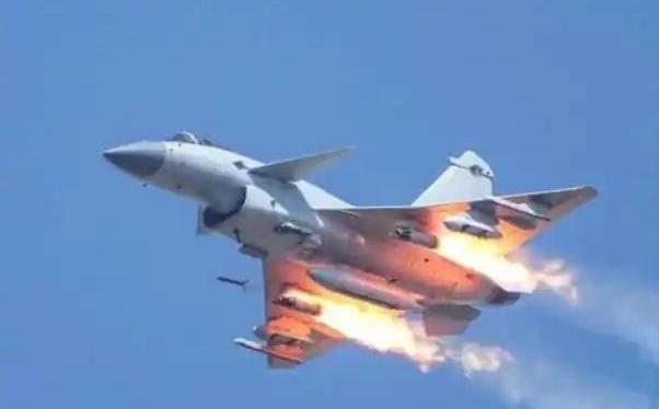 原来美西方国家还有个盼头，击垮俄罗斯以后，他们就能集中力量来对付中国，可歼10这