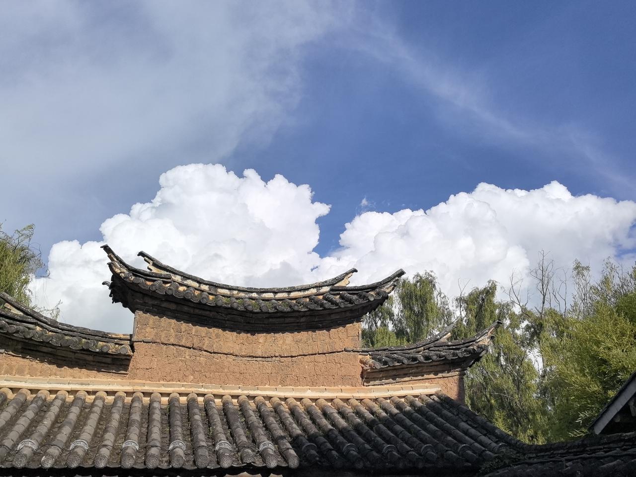 特朗普盼来了重大利好。特朗普现在其实有点危险，主要是中期选举快来了，他在美国国内