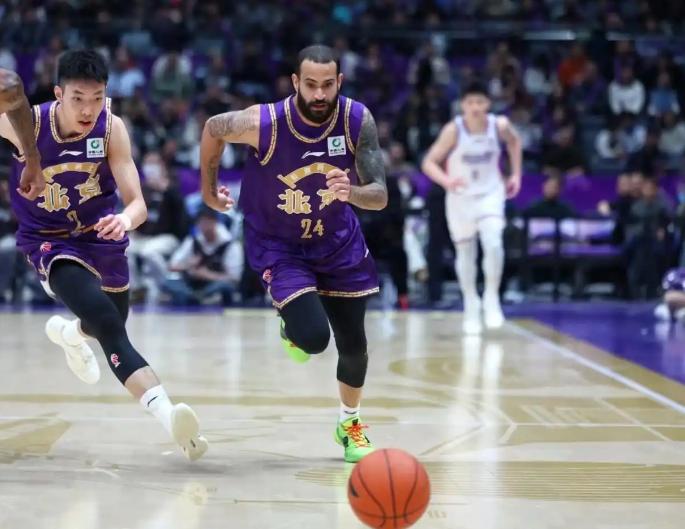 北控男篮连续两场1分惜败，里勒最后一罚不中无力救主
 
4月6日晚，北控男篮在C