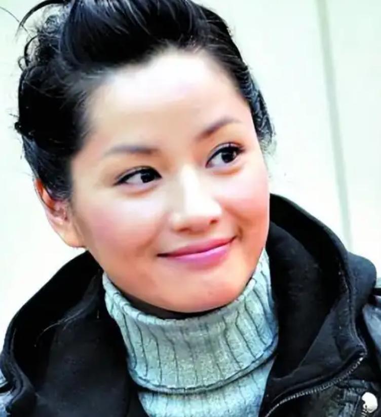 说起瞿颖和胡兵，那可真是一代人的意难平！两人相识三十年，从T台搭档一路变成荧幕情