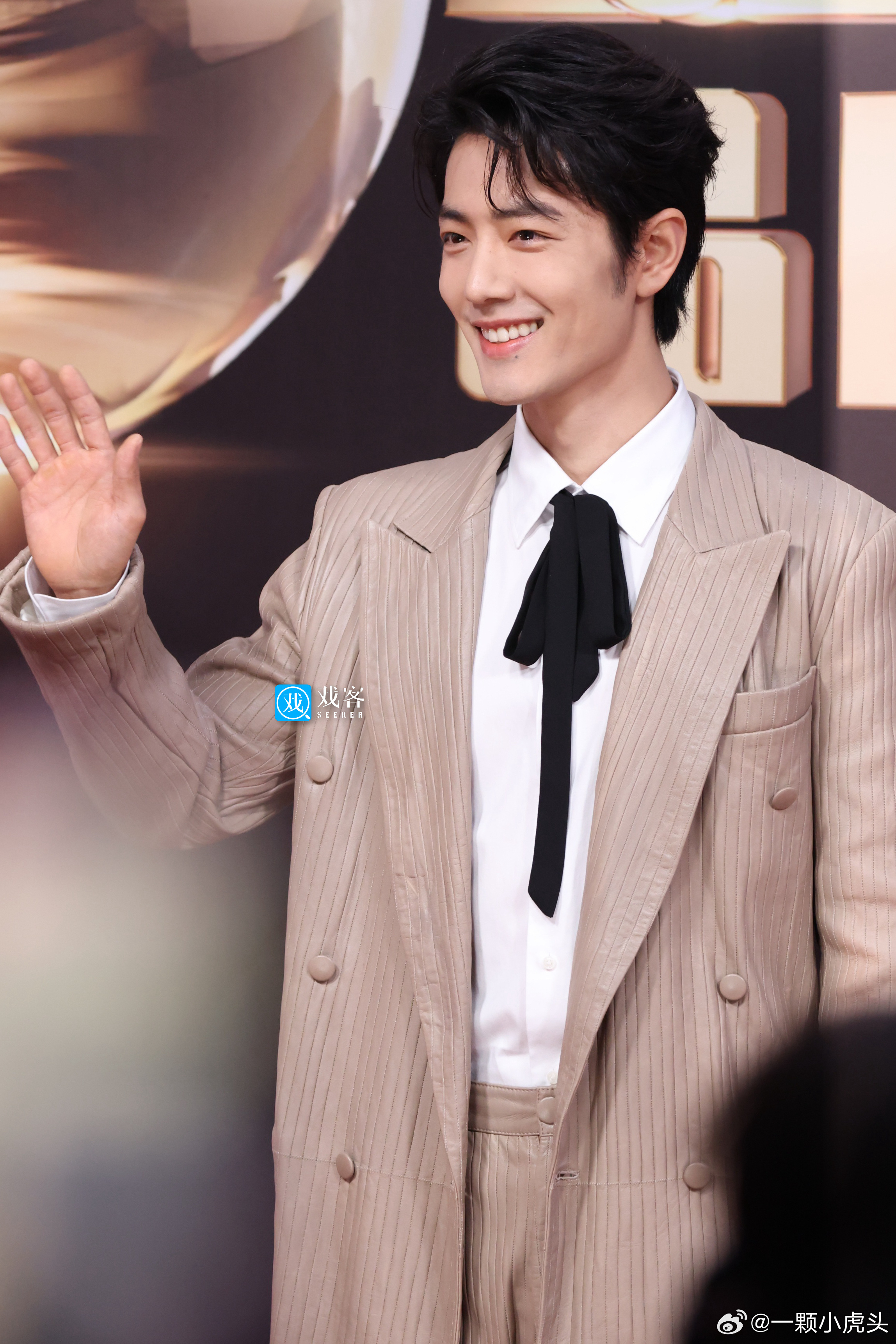 肖战带着品质盛典上世趋了👏全球巨星的日常。 