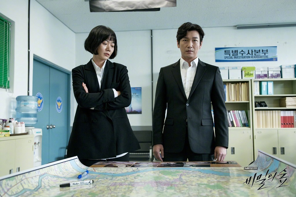 韩剧回顾 秘密森林 首播9周年主演：曹承佑、裴斗娜、李浚赫、刘在明、申惠善 20