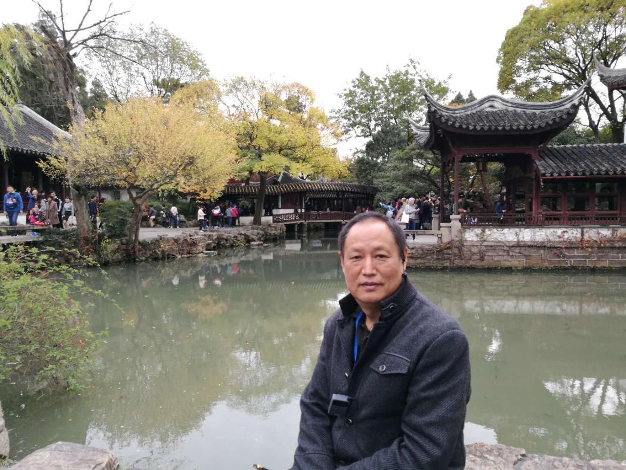 十年前，写的一段文字，今天在QQ空间见到，是那么的陌生又熟悉！

[过客]

一