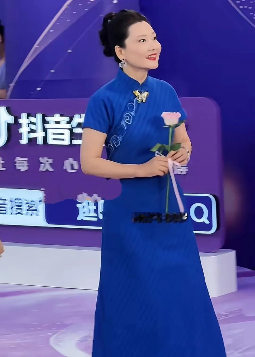 这状态太好了！

优雅的老去也可以很美。

王馥荔跟宋春丽都75.6岁了啊，
