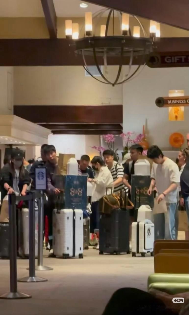 这特么不跟度蜜月似的… 