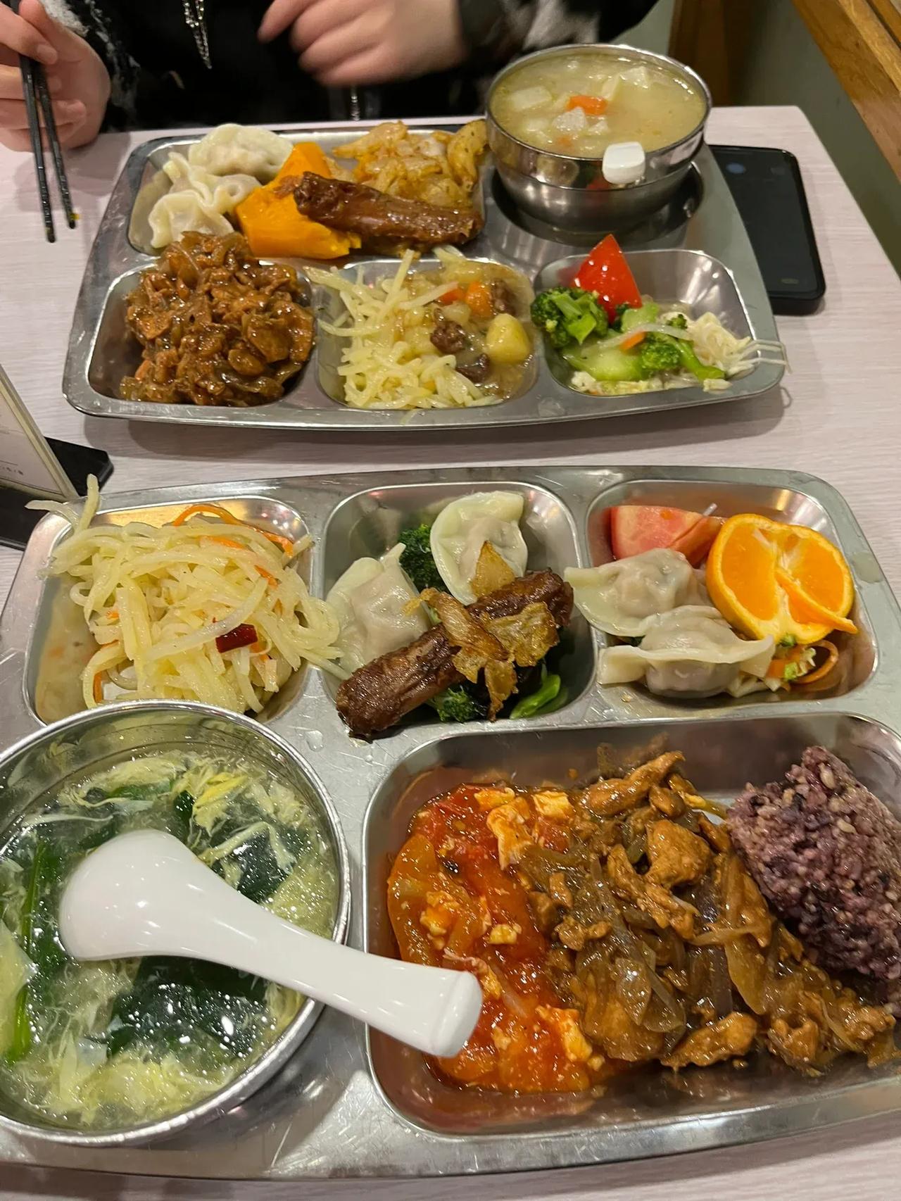 医院医生，护士每天都在吃什么呢？来看看医院食堂都有什么菜！

我的朋友是在医院做