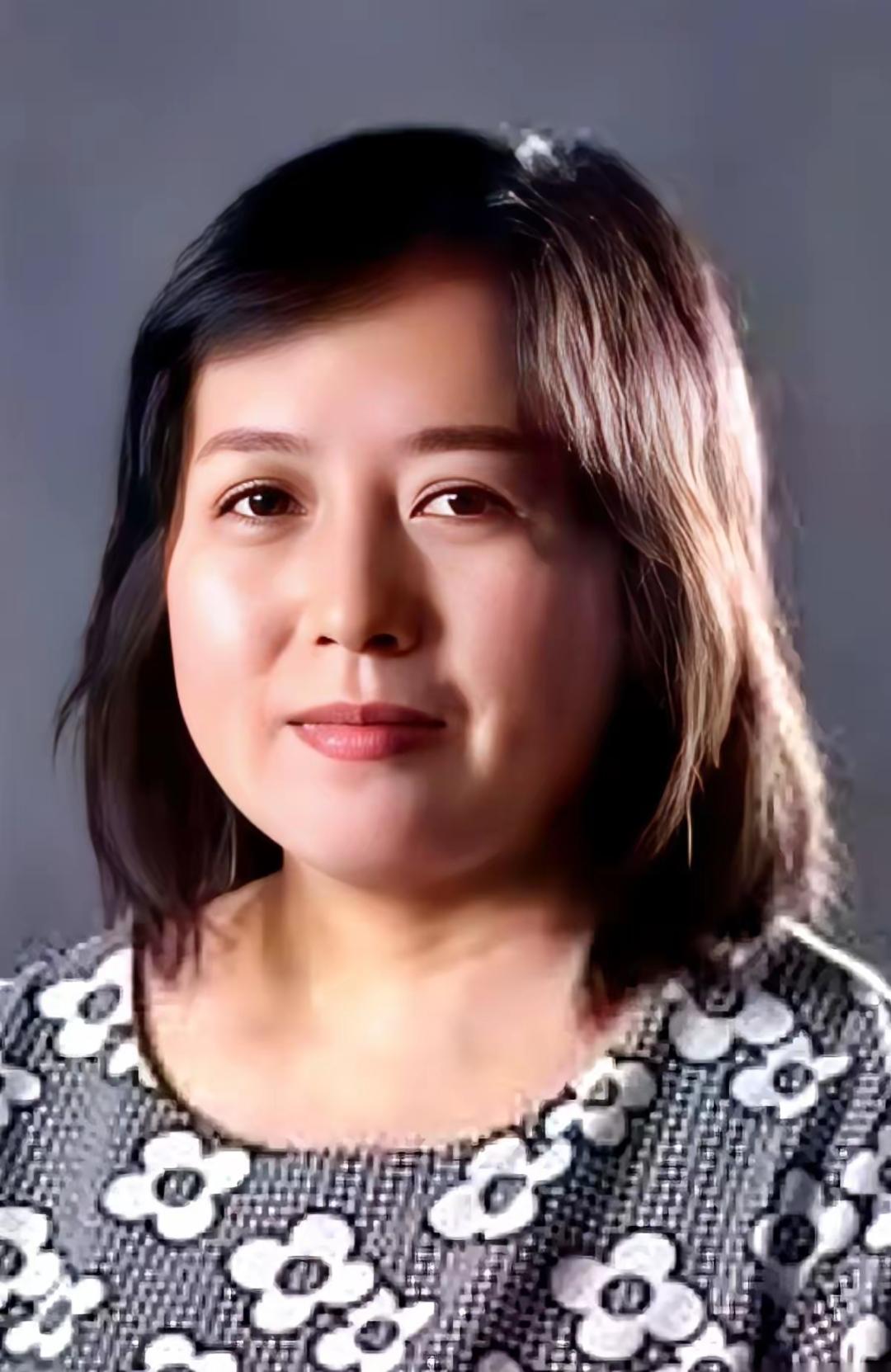 成都锦城学院，广告系主任聂鑫鑫，46岁，人没了。

那个据说下课了，人还被学生里