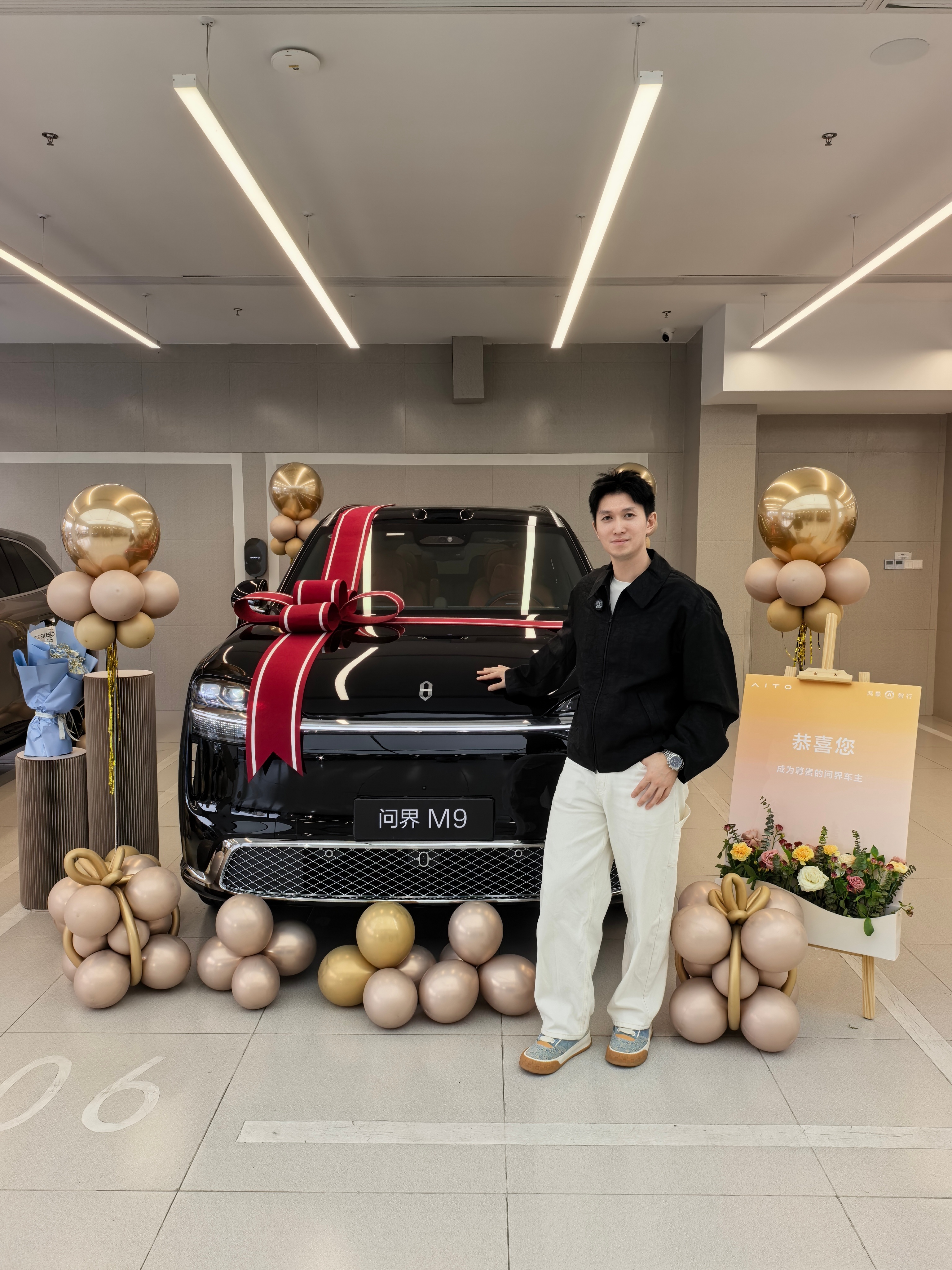 恭喜这位全新问界M9车主现在有全套钥匙的车可不多了尤其这把星闪钥匙成本不低大v聊