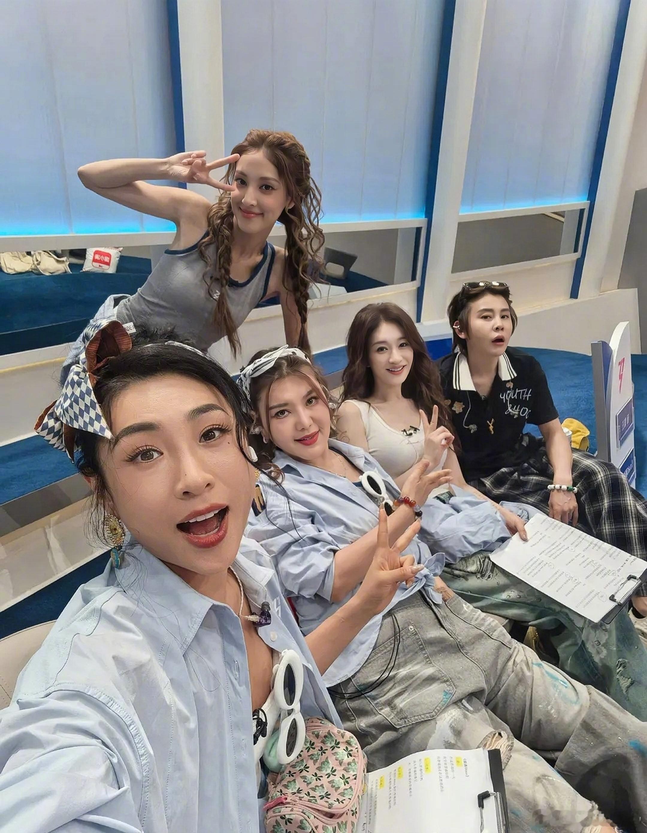 看淡淡发的这张，更加理解了为什么说李小冉是大美女中的大美女了乘风2026