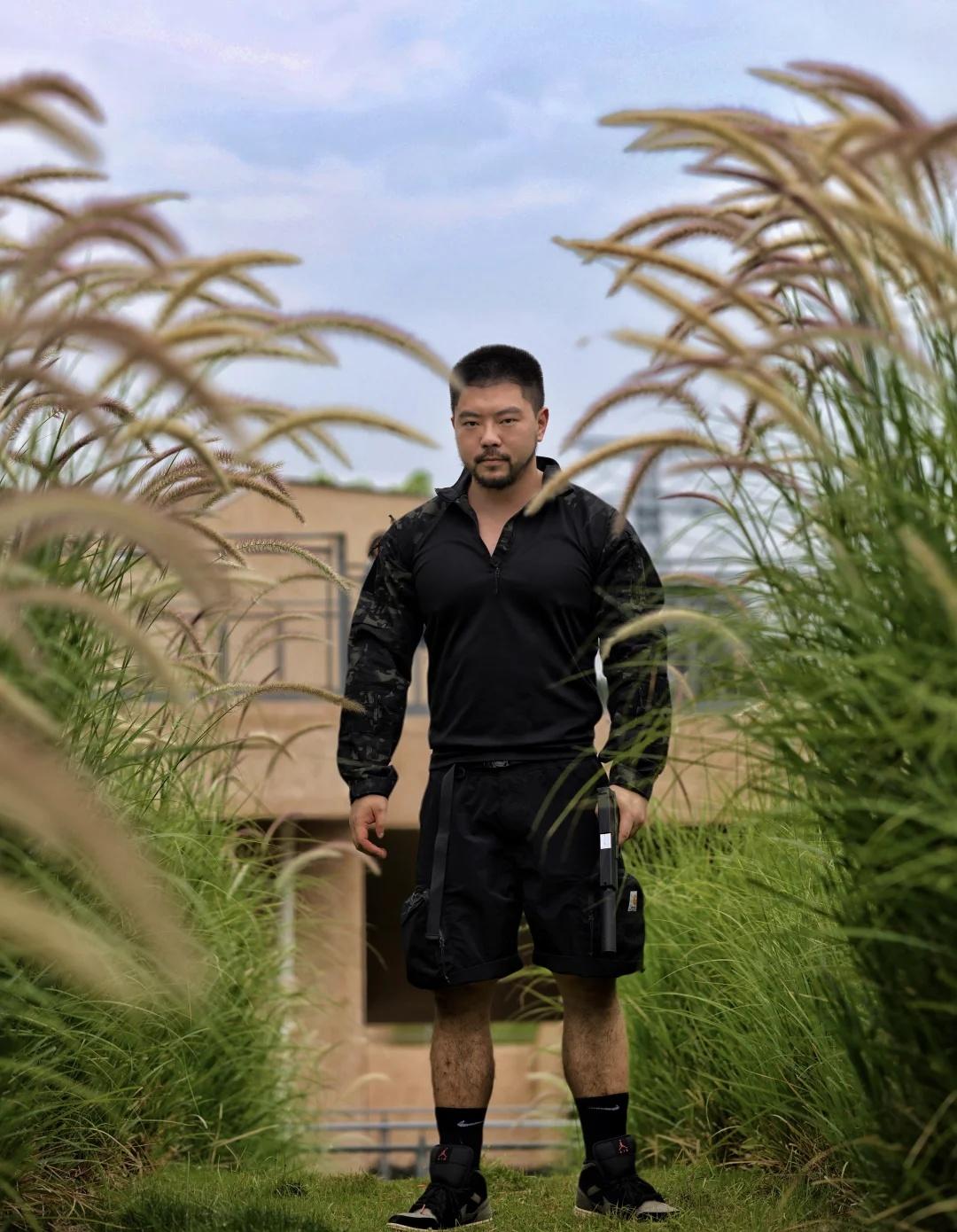 最野户外照 硬汉 胡子 肌肉男