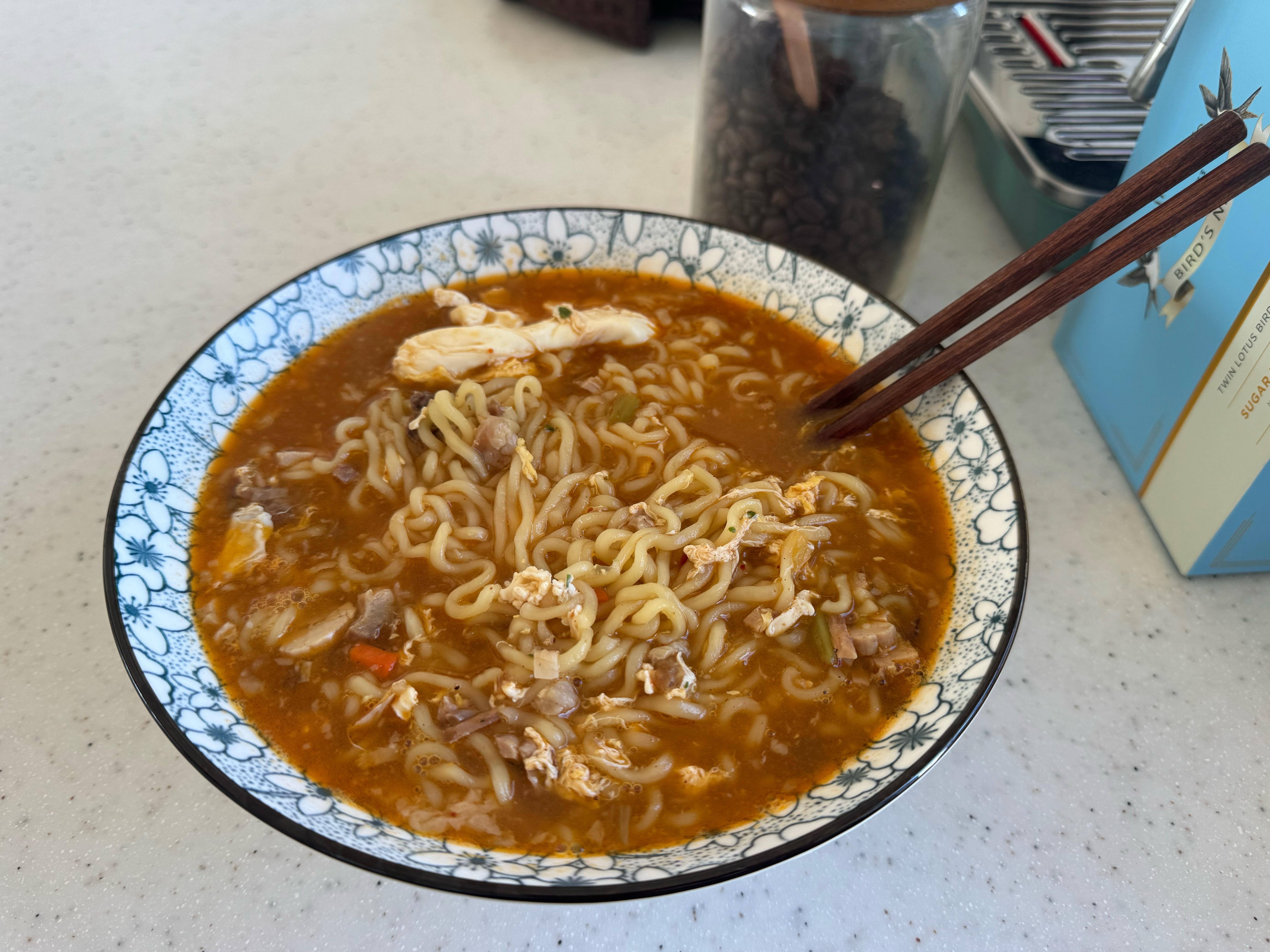 今天要出差去机场，时间有点紧，就想着自己煮个方便面。结果！燃气正好一点也不剩了，