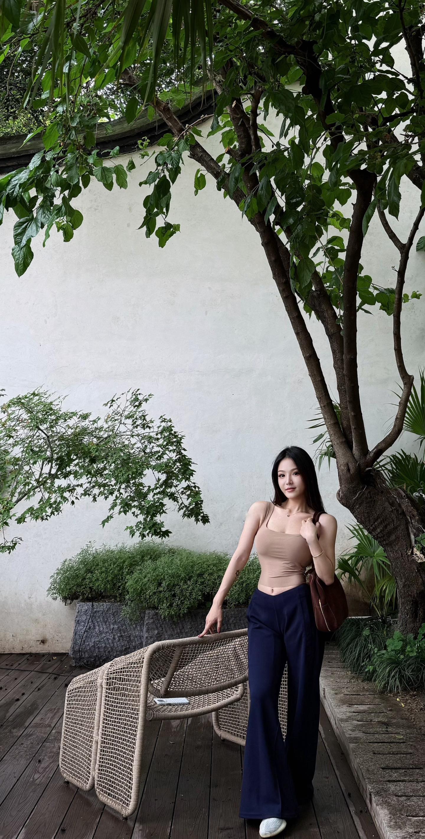 早说你喜欢肌肉女啊。