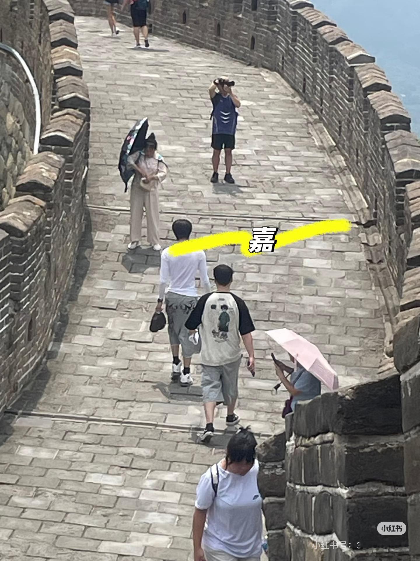 我哥走路依旧这么艮啾 