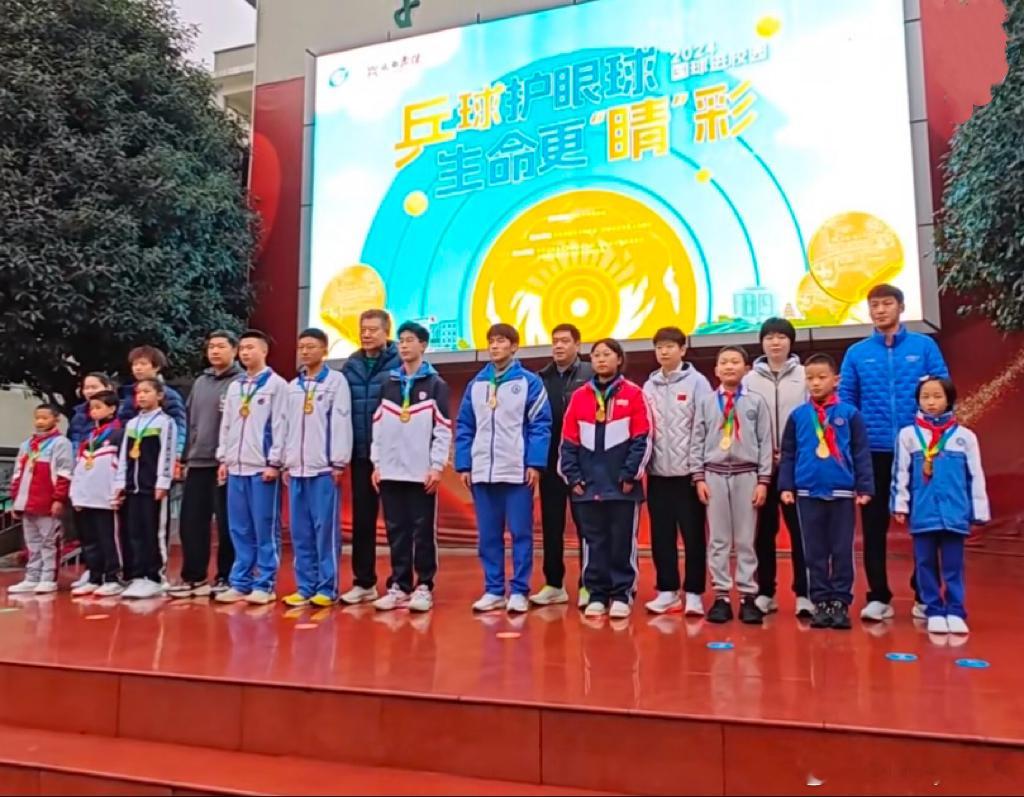 家莎是个小学生 