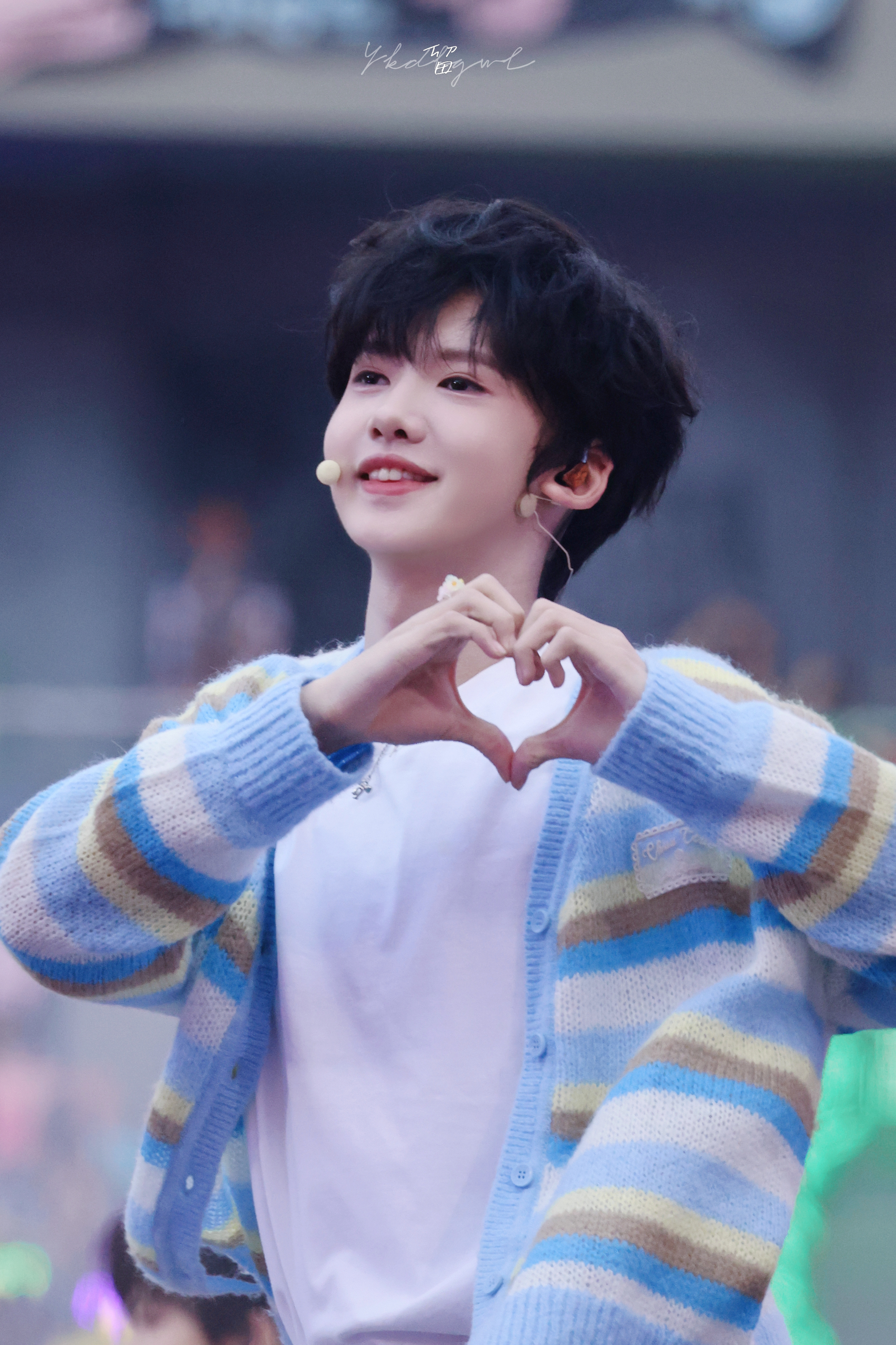 张奕然这广播体操他笑起来太可爱了吧！只要在镜头前就状态满分，永远不会让粉丝们担心