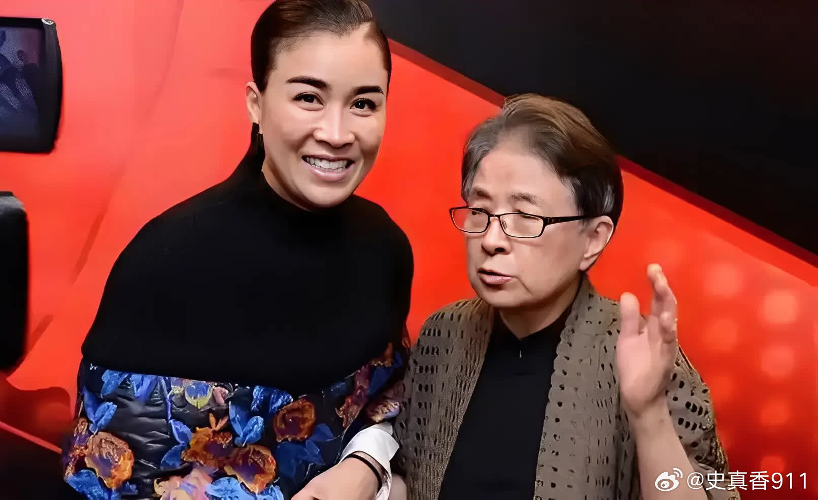 谷建芬曾评价那英：“长副好嗓子，长个狗脑子”！当时对面的主持人都愣了，笑容僵固在