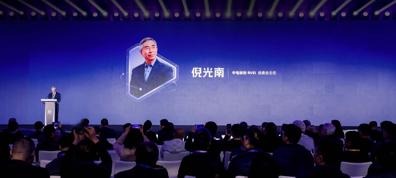 玄铁C950发布，

RISC-V真能干翻x86？

它到底强在哪。

今天看到