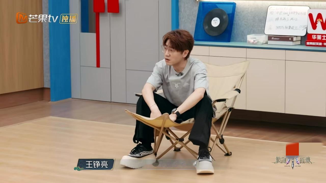 王铮亮，太强
王铮亮说:“我大学的时候，一个月应该能挣六七千了，所以我没有太多焦