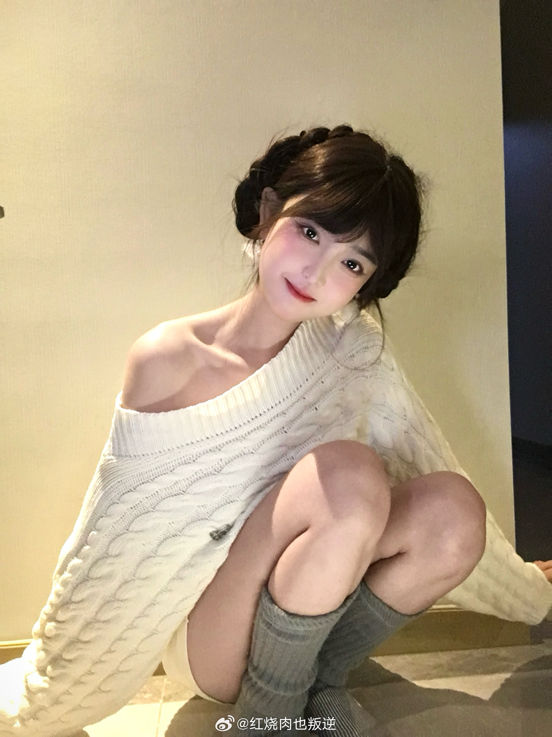 你是个漂亮的小女孩 容易被色狼盯上 防狼是你的必修课 天天防狼也是会累的 不过不