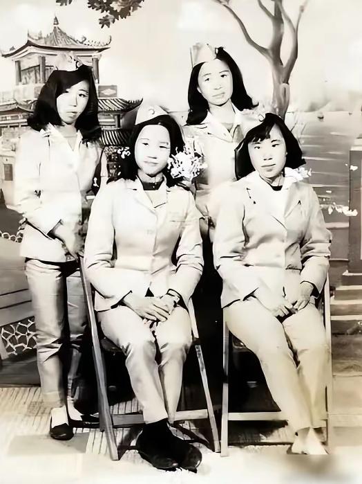 深山问路暗藏凶险！1950年剿匪时四名女学生拦住战士问路，教导员一眼识破厉声喝止