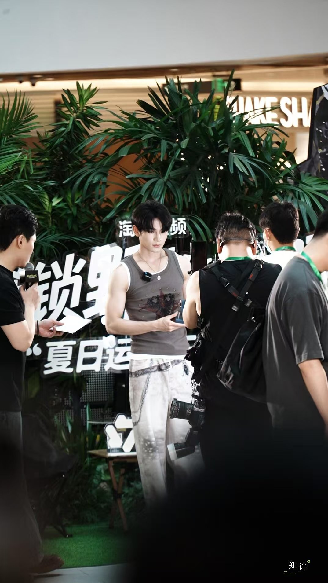 姚琛身材反差感姚琛体能 姚琛一分钟翻22个轮胎确实让人印象深刻，那种速度和节奏感
