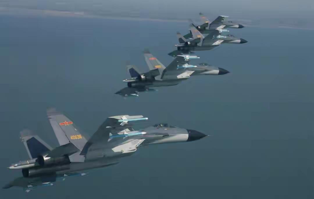 年2月18日（农历大年初二），驻韩美军十余架F-16战机在黄海公海上空训练时，逼