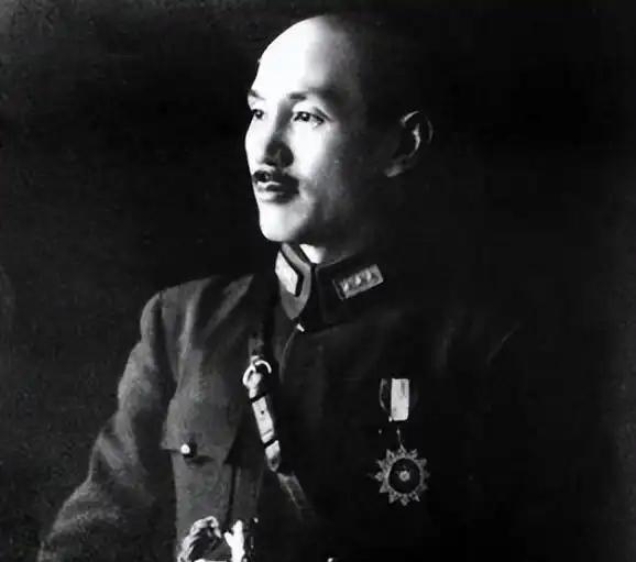 蒋介石最恨的叛将不是傅作义，也不是陈明仁，而是这位他一手培养，潜伏了二十年的黄埔